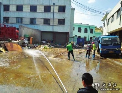 冲洗垃圾收集点地面