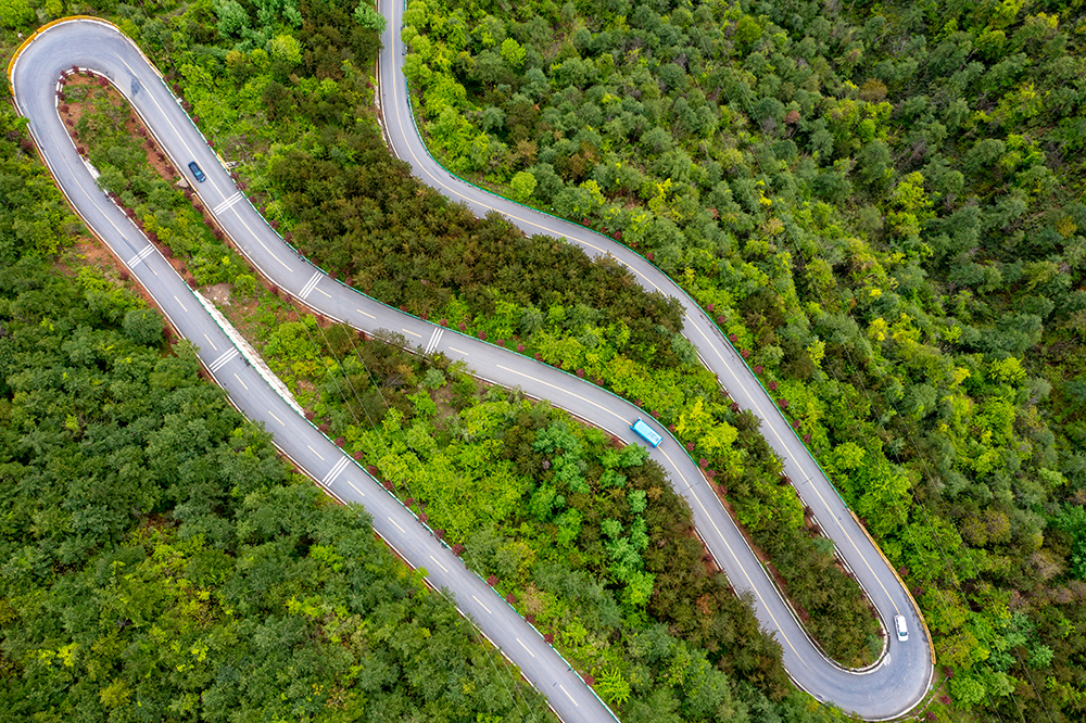 成县：农村公路环绕青